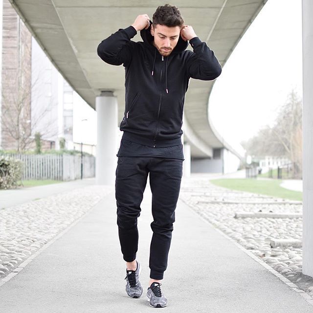 all-black athleisure outfit